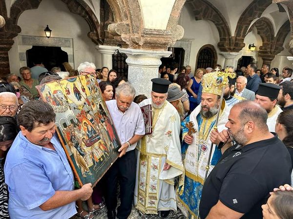 Το Πάσχα του καλοκαιριού στην Σαντορίνη