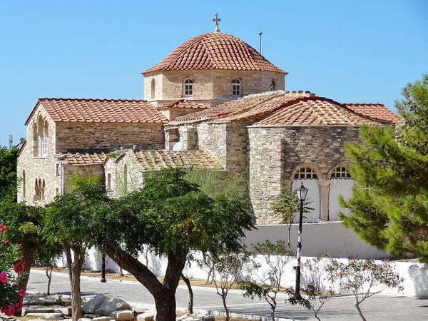 Παναγία η Εκατονταπυλιανή, ή Καταπολιανή: Η ιστορία, το "ζήτημα" και η 100ή "άφαντη" πόρτα που είναι κλειστή...