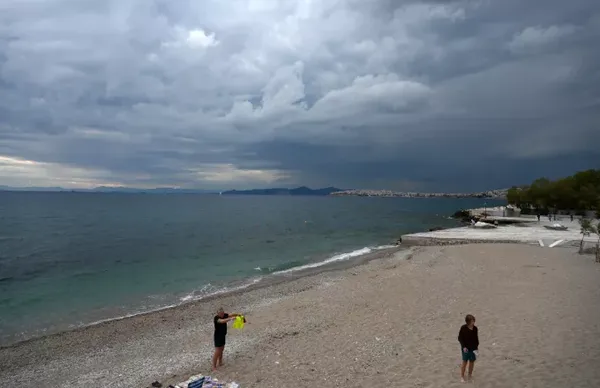 Ο καιρός σήμερα Σάββατο: Βροχές και καταιγίδες από το μεσημέρι - Πέφτει η θερμοκρασία