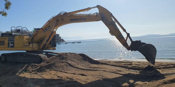 Aπίστευτο: Έπαιρναν άμμο με μπουλντόζα από τη θάλασσα στη Μύκονο!