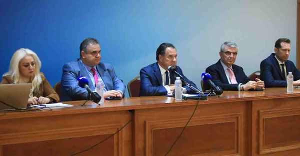 Δείτε παραδείγματα για το «ξεπάγωμα» των τριετιών - Τί είπε ο Γεωργιάδης περί αναδρομικότητας