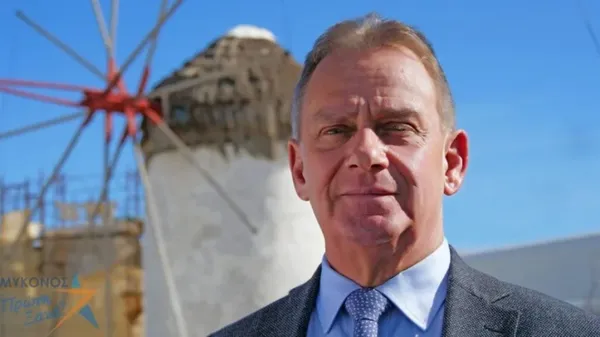 Μύκονος: Πυροτεχνήματα στην  εκλογή του νέου δημάρχου Χρήστου Βερώνη