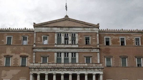 Στη Βουλή σήμερα το προσχέδιο του προϋπολογισμού 2024 - Παρεμβάσεις 2,5 δισ. ευρώ για 3 εκατ. νοικοκυριά