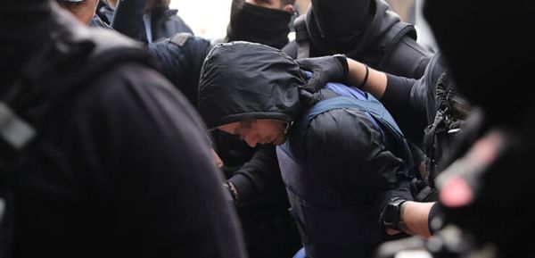 Ρέντης: DNA του αδερφού του 16χρονου στον εκτοξευτήρα της φωτοβολίδας και πυρίτιδα στα χέρια του μάνατζερ τράπερ