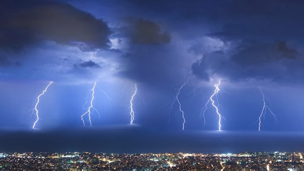 Βροχές και καταιγίδες στα δυτικά μέχρι το απόγευμα - Ισχυροί άνεμοι σε Αιγαίο και Ιόνιο