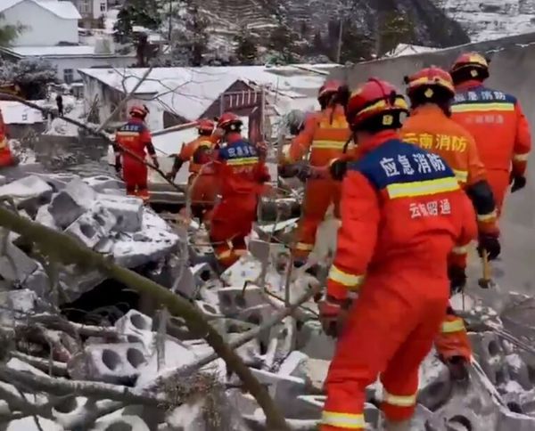 Κίνα: Τουλάχιστον 50 άτομα καταπλακώθηκαν από κατολίσθηση στην επαρχία Γιουνάν