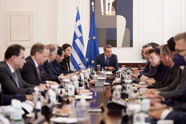 Στο υπουργικό αιγιαλός και ελάχιστη φορολογία πολυεθνικών
