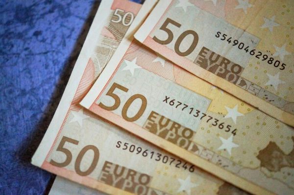 Σε εξέλιξη οι διαβουλεύσεις για τη νέα αύξηση του κατώτατου μισθού – Οι διαφορές και το εύρος των προτάσεων