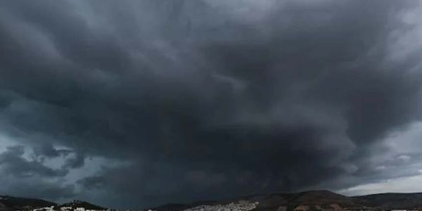 Βροχές και καταιγίδες σε Ιόνιο και Δωδεκάνησα - Πτώση της θερμοκρασίας το Σαββατοκύριακο