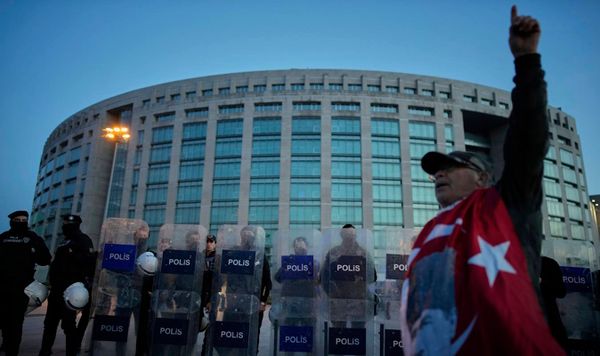 Την προφυλάκιση Ιμάμογλου ζήτησε ο Τούρκος εισαγγελέας – Σήμερα Κυριακή αναμένεται η απόφαση