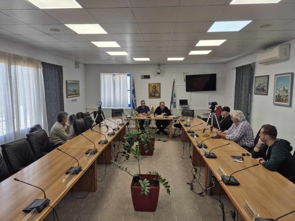 Ο δήμαρχος Πάρου και ο Αντιδήμαρχος για τη διαχείριση των αδέσποτων ζώων