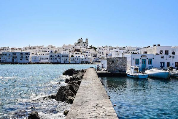 Η Πάρος Τρέμει: Το Τριήμερο του Τρόμου Πλησιάζει!