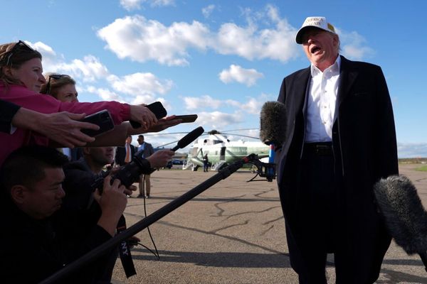 Ο Τραμπ ανακοινώνει μεγάλη εμπορική συμφωνία με την Βρετανία