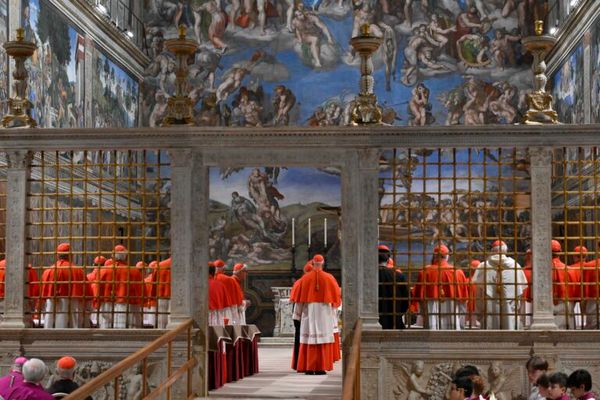 Δεύτερη ημέρα κονκλαβίου για την εκλογή νέου Πάπα - Οι πιθανότητες για λευκό καπνό σήμερα