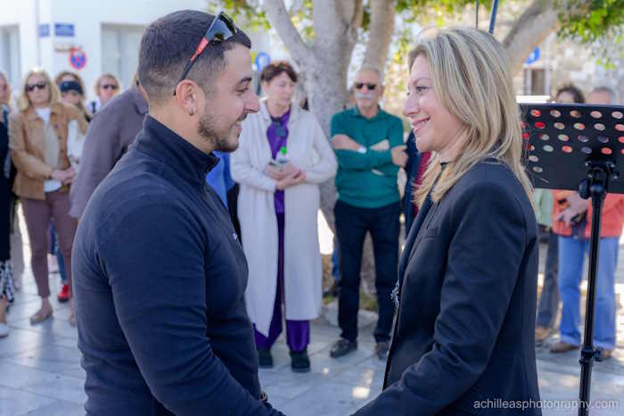 Θερμή φιλοξενία και δυνατές στιγμές στην εκδήλωση με τη Μαρία Καρυστιανού και τον Δημήτρη Κεφάλα στην Πάρο