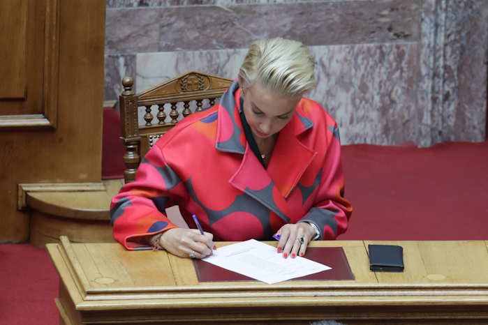 Κατερίνα Μονογυιού: Παρέμβαση στη Βουλή για την ενίσχυση των Λιμενικών Αρχών των Κυκλάδων