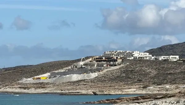 Το πρόβλημα της Μήλου, ο οικοδομικός πυρετός και οι αντοχές των νησιών - Χτίζουν πριν τους προλάβει ο νέος πολεοδομικός σχεδιασμός