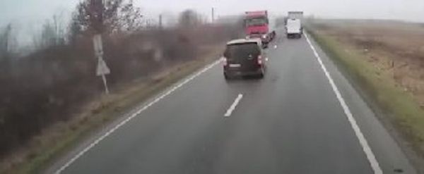 «Μπλόκαρε το τιμόνι κατά την προσπέραση» αποκάλυψε τραυματίας οπαδός του ΠΑΟΚ στον Έλληνα γιατρό που βρέθηκε στο σημείο