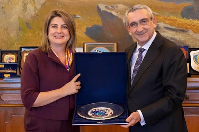 Συνάντηση του Περιφερειάρχη Νοτίου Αιγαίου με τη νέα Γενική Πρόξενο της Τουρκίας