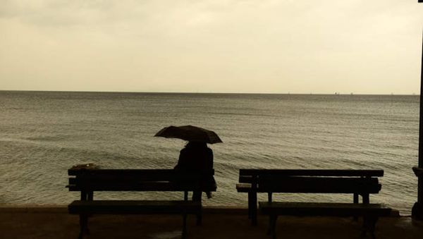 Καιρός: Τοπικές βροχές και καταιγίδες σε Κρήτη, Κυκλάδες και Δωδεκάνησα – Από Σάββατο υποχωρεί η αφρικανική σκόνη