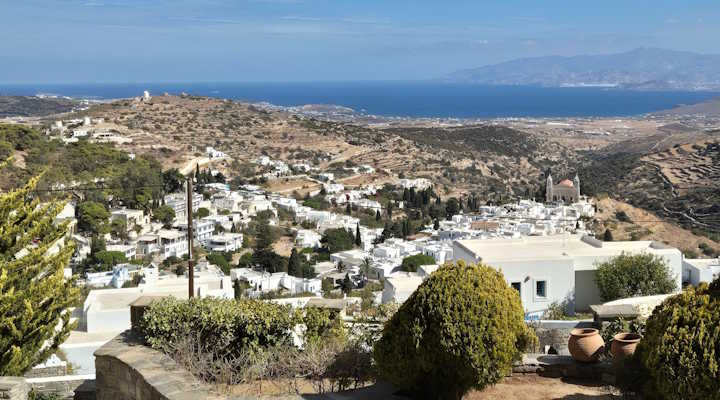 Συμφωνία για τη μεταφορά των κάδων απορριμμάτων στον οικισμό των Λευκών