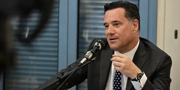 Γεωργιάδης: Χθες στην Πάρο μια κυρία με γυαλιά 1.500 ευρώ φώναζε «δεν έχουμε να φάμε» (Video)